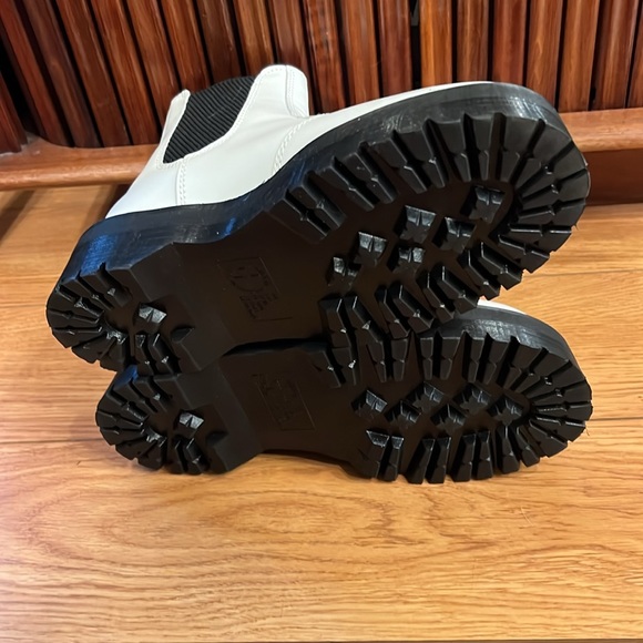 Dr Martens 2976 Platform Chelsea Boot - Picture 13 of 13